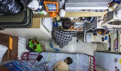 Tại Hongkong, để thuê căn hộ vỏn vẹn 5,5 m2 cho mình và con trai, bà mẹ này đã phải chi tới 487 USD/tháng.