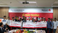 Trao giải cho 3 khách hàng trúng giải Jackpot tại các kỳ quay số mở thưởng số 76, 83 và 85