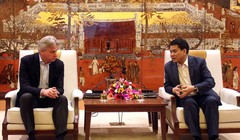 Chủ tịch UBND TP. Hà Nội Nguyễn Đức Chung tiếp Chủ tịch Hội chợ sách Frankfurt ông Juergen Boos.