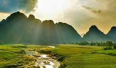 "Kong: Skull Island" là bom tấn Hollywood đang hot nhất các rạp thời điểm này. Nhiều người xem đánh giá hình ảnh Việt Nam trên từng thước phim là "cực đẹp.