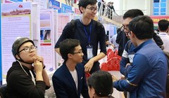 Thử nghiệm trên 'Xe lăn điều khiển bằng nhận dạng cử chỉ của đầu' tại cuộc thi khoa học kỹ thuật Quốc gia 2017. (Nguồn: baobacninh.com.vn)