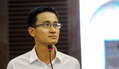 Ông Mỹ liên tục ấp úng khi trả lời tòa. Ảnh: Quỳnh Trần.