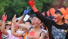 Sự kiện diễn ra vào cuối tuần vừa qua ở Nam Định và Quảng Ngãi cũng đã thu hút hàng ngàn các bạn trẻ đến tham dự và thỏa sức vui chơi trong không gian âm nhạc đầy màu sắc trẻ trung.