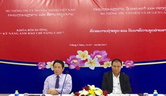 Thứ trưởng Bộ TT&TT Việt Nam Hoàng Vĩnh Bảo và Thứ trưởng Bộ Thông tin - Văn hoá và Du lịch Lào tham dự và phát biểu tại lễ khai giảng