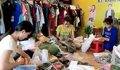 Livestream bán hàng tại các shop tư nhân đang trở thành xu hướng tiếp thị phổ biến. Ảnh: Báo Lao động Đồng Nai Online.