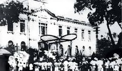 Nhân dân tham gia Tổng khởi nghĩa giành chính quyền tại Hà Nội.