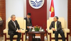 Thứ trưởng Nguyễn Minh Hồng tiếp ông Toshiaki Higashihara, Tổng Giám đốc Tập đoàn Hitachi Nhật Bản. Ảnh: Thảo Anh