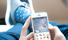 Bộ sticker cực “cool” gồm Cuội smile, thỏ Bunnie và các overlay sticker mang theo lời chúc Trung Thu. Ảnh: Zalo