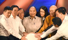 Thủ tướng kêu gọi tinh thần “Cả nước chung tay vì người nghèo - Không để ai bị bỏ lại phía sau”. Ảnh: VGP/Quang Hiếu