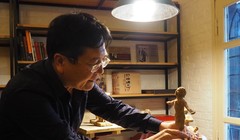 Nghệ sỹ Vương Duy Biên miệt mài sáng tạo và không ngừng cho ra những tác phẩm mang đậm dấu ấn cá nhân. Ảnh: Ngọc Trâm