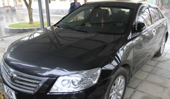 Chiếc ôtô cá nhân của Chủ tịch UBND huyện Quốc Oai được tìm thấy tại một bãi gửi xe. Ảnh: QL.
Chiếc ôtô cá nhân của Chủ tịch UBND huyện Quốc Oai được tìm thấy tại một bãi gửi xe. Ảnh:QL.