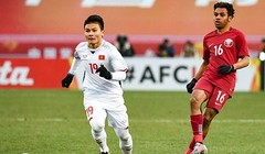 Quang Hải đi bóng trong sự đeo bám của hậu vệ đối phương. Ảnh: TTXVN