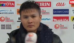 Quang Hải trả lời phỏng vấn sau trận đấu.