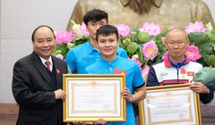 Thay mặt lãnh đạo Đảng, Nhà nước, Thủ tướng đã trao Huân chương Lao động hạng Nhất cho đội tuyển bóng đá U23 Việt Nam, Huân chương Lao động hạng Ba cho huấn luyện viên Park Hang-seo, thủ môn Bùi Tiến Dũng và tiền vệ Nguyễn Quang Hải. 