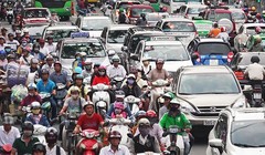 Lượng người đổ về Hà Nội và TP.HCM những ngày này rất đông, khiến giao thông nhiều nơi rơi vào tình trạng ùn tắc cục bộ. Ảnh: VGP.