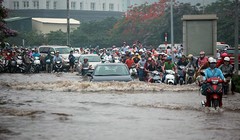 Theo thông tin từ Sở Xây dựng Hà Nội, với cường độ mưa trong khoảng từ 50mm-100mm trong khoảng 2h, Hà Nội vẫn tồn tại 15 điểm úng ngập.