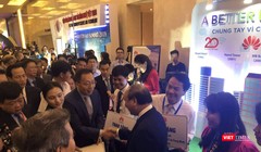 Thủ tướng Nguyễn Xuân Phúc chứng kiến Lễ trao tặng 100 bộ máy tính cho 5 trường học.