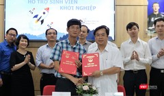 Ông Nguyễn Xuân Cường và ông Vương Quốc Thắng ký bản thỏa thuận hợp tác. Ảnh: Việt Anh