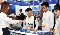 Màn trình diễn khả năng mô phỏng động tác con người của robot.