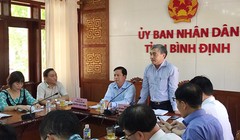 Thứ trưởng Bộ TT&TT Nguyễn Minh Hồng trong buổi làm việc tại Bình Định.