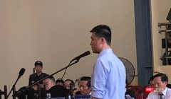 Bị cáo Phan Sào Nam trong buổi thẩm vấn chiều nay (17/11).