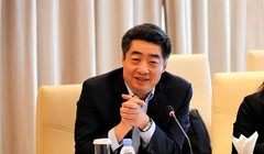 Chủ tịch luân phiên huawei.
