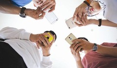 Internet là không biên giới, lãnh thổ và địa lý trở thành tương đối khi ngồi ở đâu doanh nghiệp cũng có thể làm việc, kinh doanh. Ảnh: Thành Hoa