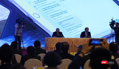 Sáng nay, Thủ tướng Chính phủ Nguyễn Xuân Phúc đã trực tiếp ký ban hành văn bản điện tử trên hệ thống Quản lý văn bản và Hồ sơ công việc.