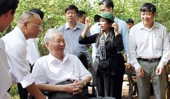 Đại tướng Lê Đức Anh thăm Bộ chỉ huy Miền ở Tà Thiết (Ảnh chụp năm 2014).