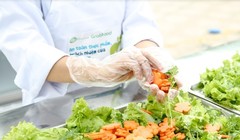 Hiện đang còn tồn tại nhiều khó khăn trong việc tuyên truyền, giáo dục về an toàn thực phẩm cho các hộ kinh doanh.