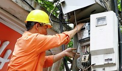 Bộ Công thương lo ngại về tình hình tiêu thụ điện được dự báo vẫn tiếp tục ở mức rất cao, nhiều khả năng sẽ lại tạo lập những kỷ lục mới. 