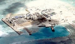 Một đảo nhân tạo mà Trung Quốc bồi đắp trái phép tại biển Đông. Ảnh: Trung tâm Nghiên cứu chiến lược và quốc tế (CSIS)