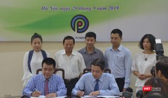 Lễ kí kết chương trình hợp tác giữa Cục Trẻ em và TikTok Việt Nam có sự chứng kiến của Nguyên Bộ trưởng Bộ TT&TT Lê Doãn Hợp (hàng hai, thứ hai trái sang) và đại diện nhiều cơ quan, tổ chức.