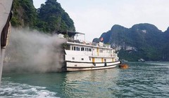 Tàu Yến Ngọc bốc cháy.