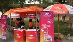 Chi nhánh Vietnammobile công khai bán sim 'rác' trong khuôn viên trường Đại học.
