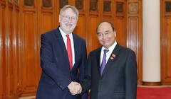 Thủ tướng Nguyễn Xuân Phúc và ông Lange Bernd, Trưởng Đoàn đại biểu Ủy ban Thương mại quốc tế của Nghị viện châu Âu (INTA)