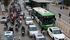 Từ khi tuyến BRT hoạt động, Phòng CSGT Công an TP. Hà Nội ghi nhận hàng trăm lượt ôtô và xe máy lấn làn.