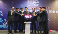 Thứ trưởng Bộ TT&TT Phạm Anh Tuấn và lãnh đạo các đơn vị chuyên trách CNTT các Bộ, ngành, đại diện Sở TT&TT các tỉnh/thành cùng Bưu điện Việt Nam nhấn nút khai trương.