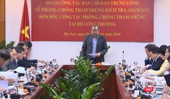 Phó Thủ tướng Thường trực Chính phủ Trương Hòa Bình làm việc tại Bộ Công thương.