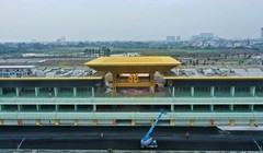 Tòa nhà Pit-công trình quan trọng nhất của trường đua đang hoàn tất. Đây là nơi làm việc của các đội đua, quan chức, trọng tài trong 1 tuần diễn ra chặng đua. Ảnh: VGPC.