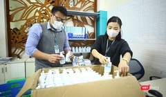 Chuyển hàng vào Sơn Lôi.