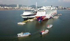 Mặc dù đang thời gian chống dịch COVID-19, nhưng Quảng Ninh vẫn là điểm đến thu hút nhiều hãng tàu đưa khách du lịch tàu biển tới tham quan. Ảnh minh họa: quangninh.gov.vn.