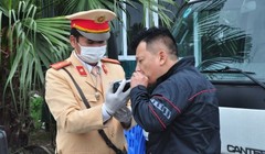 Công tác kiểm soát nồng độ cồn của lực lượng chức năng nhận được ủng hộ, đồng thuận cao của người dân. Ảnh: Cục CSGT.