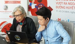 Phó Giáo sư Tiến sĩ Bác sĩ Nguyễn Thy Khuê – Chủ tịch Liên chi Hội Đái tháo đường & Nội Tiết TP.HCM (trái) chủ trì hội nghị khoa học trực tuyến. Ảnh: Ngân Phương.