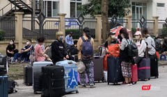 Các công dân nhập cảnh Việt Nam được đưa về cách ly tại khu Pháp Vân - Tứ Hiệp. Ảnh chụp ngày 21/3 - Thùy Linh.