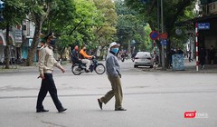 Theo ghi  nhận, đã có hàng trăm người dân được nhắc nhở và đã chấp hành nghiêm yêu cầu của lực lượng chức năng.