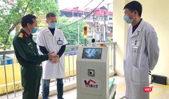 Robot vận chuyển Vibot-1a có thể làm việc liên tục 12 giờ và tự động tìm về trạm để sạc khi cạn nguồn.