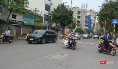 Vài ngày gần đây, người dân lại nườm nượp ra đường. Ảnh chụp ngày 11/4 trên phố Kim Mã - Hà Nội.