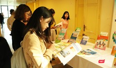 Bộ GD&ĐT vừa phê duyệt thêm 7 sách giáo khoa (SGK) lớp 1 nâng tổng số SGK lớp 1 chương trình GDPT mới lên 45 cuốn thuộc 9 môn học và hoạt động giáo dục. Ảnh minh họa: Minh Thúy.