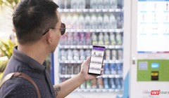 Người dân bắt đầu quen dần với các hình thức thanh toán không dùng tiền mặt.